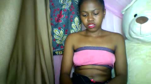 Snapshot of lara_belle chatting on May 1, 9:58 am lara_belle online show from May 1, 9:58 am