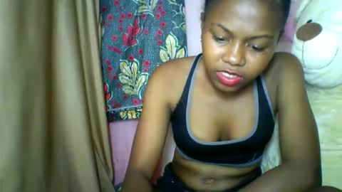Snapshot of lara_belle chatting on May 1, 10:03 pm lara_belle online show from May 1, 10:03 pm