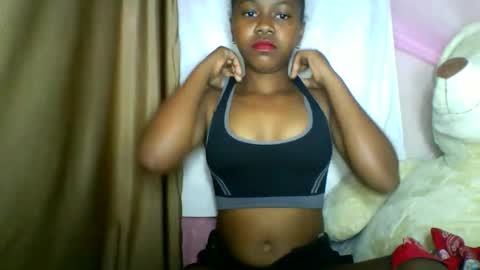 Snapshot of lara_belle chatting on May 2, 10:53 am lara_belle online show from May 2, 10:53 am