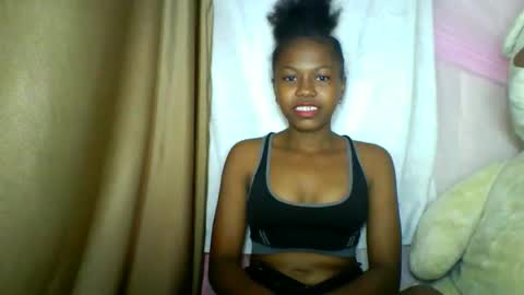 Snapshot of lara_belle chatting on May 2, 10:59 pm lara_belle online show from May 2, 10:59 pm