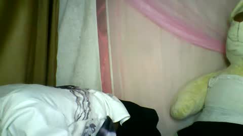 Snapshot of lara_belle chatting on May 4, 2:29 am lara_belle online show from May 4, 2:29 am