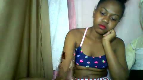 Snapshot of lara_belle chatting on May 5, 5:54 pm lara_belle online show from May 5, 5:54 pm