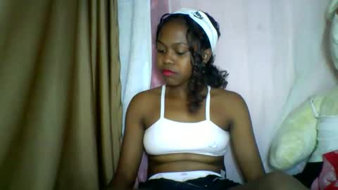 Snapshot of lara_belle chatting on May 6, 6:35 pm lara_belle online show from May 6, 6:35 pm