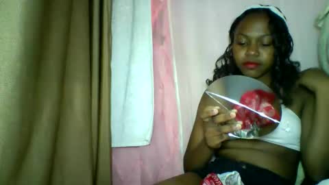 Snapshot of lara_belle chatting on May 7, 7:03 am lara_belle online show from May 7, 7:03 am