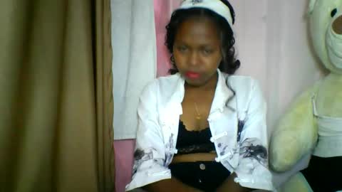 Snapshot of lara_belle chatting on May 8, 8:30 am lara_belle online show from May 8, 8:30 am