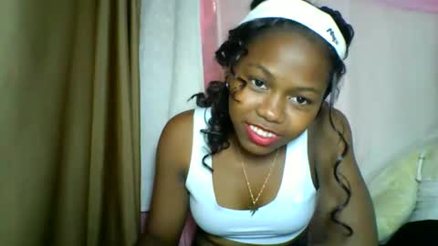 Snapshot of lara_belle chatting on May 9, 9:47 am lara_belle online show from May 9, 9:47 am