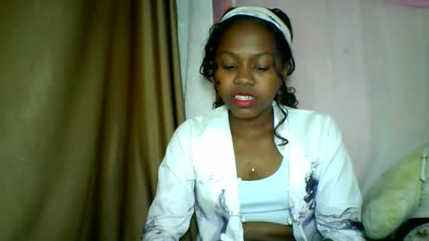 Snapshot of lara_belle chatting on May 9, 9:53 pm lara_belle online show from May 9, 9:53 pm