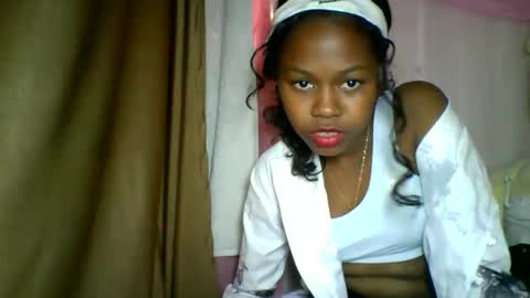 Snapshot of lara_belle chatting on May 10, 9:58 am lara_belle online show from May 10, 9:58 am