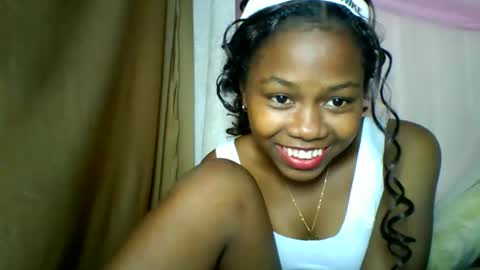 Snapshot of lara_belle chatting on May 10, 10:04 pm lara_belle online show from May 10, 10:04 pm