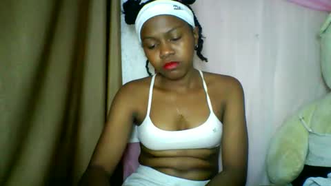 Snapshot of lara_belle chatting on May 12, 7:55 pm lara_belle online show from May 12, 7:55 pm