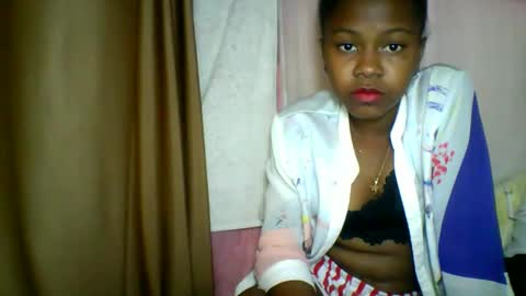 Snapshot of lara_belle chatting on May 15, 10:50 pm lara_belle online show from May 15, 10:50 pm