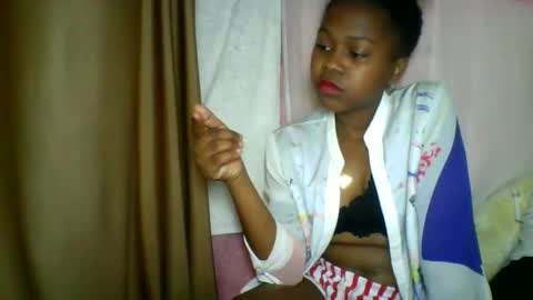 Snapshot of lara_belle chatting on May 15, 11:01 pm lara_belle online show from May 15, 11:01 pm