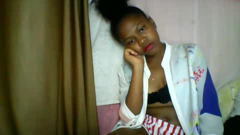 Snapshot of lara_belle chatting on May 15, 11:12 pm lara_belle online show from May 15, 11:12 pm
