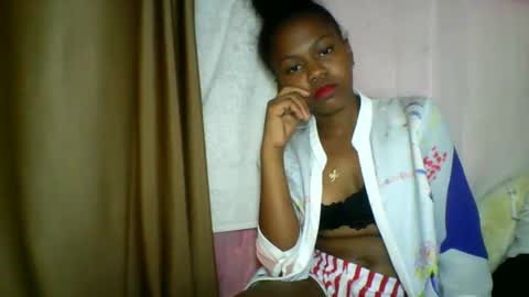 Snapshot of lara_belle chatting on May 15, 11:23 pm lara_belle online show from May 15, 11:23 pm