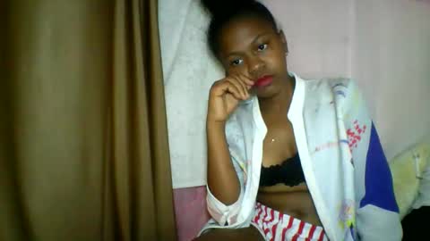 Snapshot of lara_belle chatting on May 15, 11:34 pm lara_belle online show from May 15, 11:34 pm