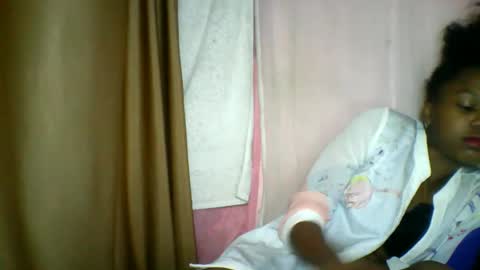 Snapshot of lara_belle chatting on May 15, 11:45 pm lara_belle online show from May 15, 11:45 pm