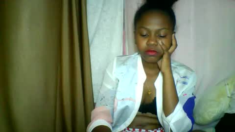 Snapshot of lara_belle chatting on May 16, 12:40 am lara_belle online show from May 16, 12:40 am