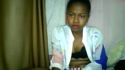 Snapshot of lara_belle chatting on May 16, 1:02 am lara_belle online show from May 16, 1:02 am