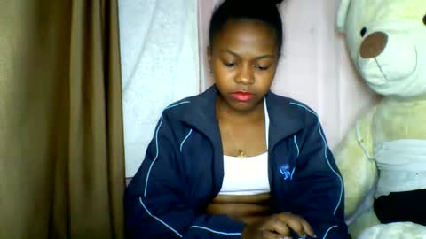 Snapshot of lara_belle chatting on May 18, 4:07 am lara_belle online show from May 18, 4:07 am