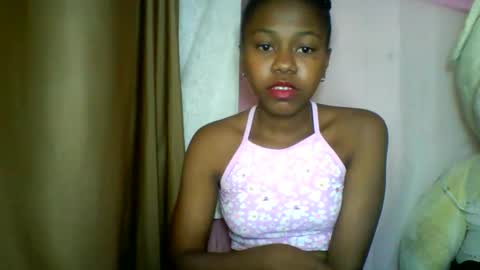 Snapshot of lara_belle chatting on May 20, 2:29 am lara_belle online show from May 20, 2:29 am