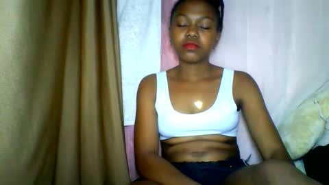 Snapshot of lara_belle chatting on May 21, 2:57 pm lara_belle online show from May 21, 2:57 pm