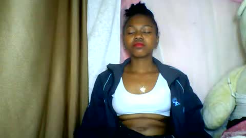 Snapshot of lara_belle chatting on May 22, 3:02 am lara_belle online show from May 22, 3:02 am