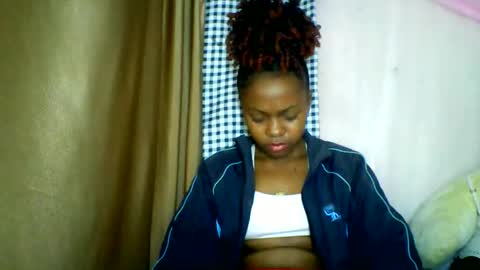 Snapshot of lara_belle chatting on May 27, 3:14 am lara_belle online show from May 27, 3:14 am