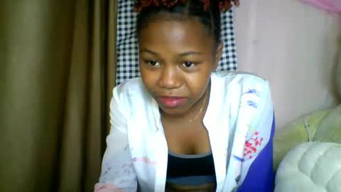 Snapshot of lara_belle chatting on May 28, 4:32 am lara_belle online show from May 28, 4:32 am