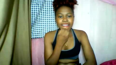 Snapshot of lara_belle chatting on May 28, 4:48 pm lara_belle online show from May 28, 4:48 pm