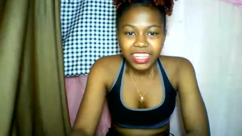 Snapshot of lara_belle chatting on May 29, 6:28 pm lara_belle online show from May 29, 6:28 pm
