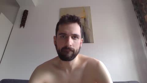 laraaan online show from December 19, 10:11 am