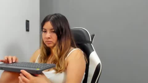 Lara online show from June 26, 4:28 am