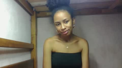 Snapshot of larah98 chatting on February 7, 10:52 am larah98 online show from February 7, 10:52 am