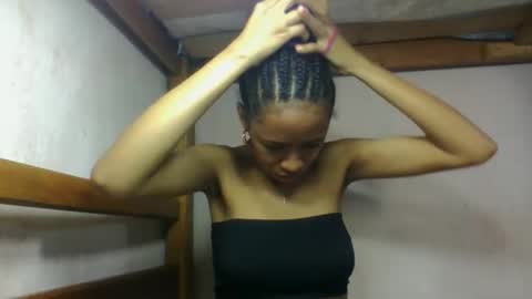 Snapshot of larah98 chatting on February 22, 5:40 am larah98 online show from February 22, 5:40 am