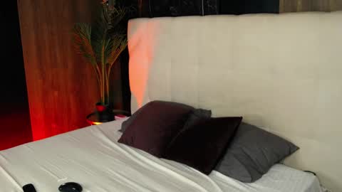 Lara Hartt  online show from May 21, 4:30 am