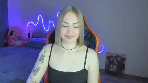 Snapshot of larakrein_lk chatting on January 17, 12:21 pm LaraKrein lk online show from January 17, 12:21 pm