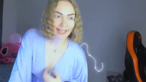 Snapshot of larakrein_lk chatting on February 1, 6:17 pm LaraKrein lk online show from February 1, 6:17 pm