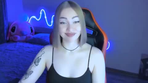 Snapshot of larakrein_lk chatting on February 17, 4:35 pm LaraKrein lk online show from February 17, 4:35 pm