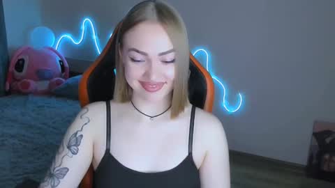 Snapshot of larakrein_lk chatting on February 21, 12:28 pm LaraKrein lk online show from February 21, 12:28 pm