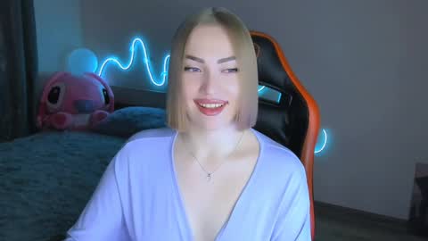 Snapshot of larakrein_lk chatting on March 1, 2:08 pm LaraKrein lk online show from March 1, 2:08 pm