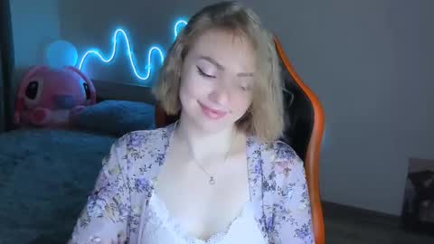 Snapshot of larakrein_lk chatting on March 2, 2:13 pm LaraKrein lk online show from March 2, 2:13 pm