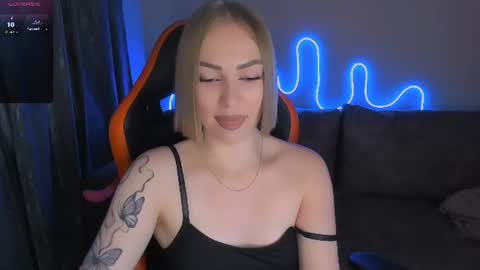 Snapshot of larakrein_lk chatting on July 6, 3:25 pm LaraKrein lk online show from July 6, 3:25 pm