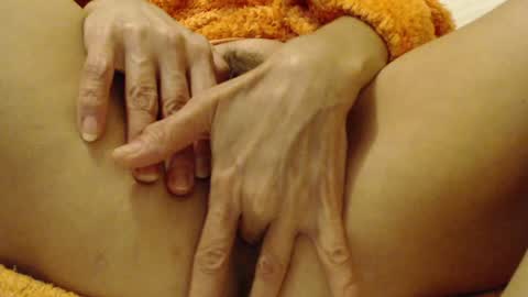 Snapshot of laralhotr chatting on December 2, 7:05 pm laralhotr online show from December 2, 7:05 pm