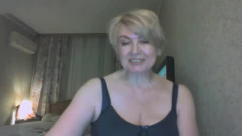 laramrs online show from April 18, 7:07 pm