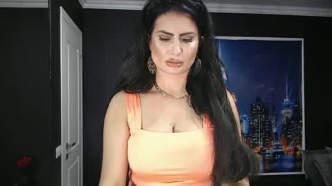 Snapshot of laras_moans chatting on June 15, 6:26 am laras_moans online show from June 15, 6:26 am
