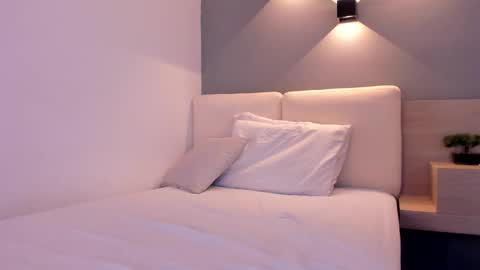 Laura online show from November 27, 10:23 pm