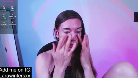 Snapshot of larawinters chatting on November 1, 9:50 pm larawinters online show from November 1, 9:50 pm