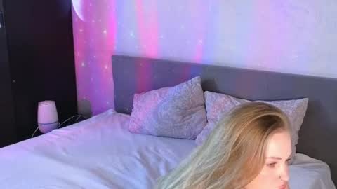 Snapshot of larine_morgan chatting on April 29, 12:16 am LarineGMT7 UTC6 online show from April 29, 12:16 am