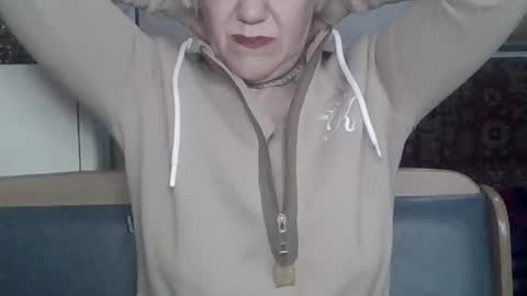 Snapshot of larisaq4ugo24 chatting on February 4, 7:25 am larisaq4ugo24 online show from February 4, 7:25 am