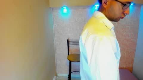 Snapshot of larry_vito chatting on January 13, 12:43 pm LARRY online show from January 13, 12:43 pm